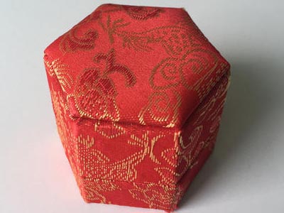 紅色安宮錦緞盒（hé）