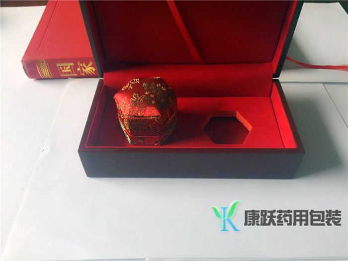 安（ān）宮（gōng）牛黃丸紅錦緞盒圖片