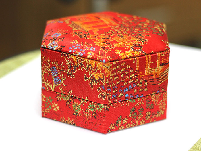 中式（shì）錦（jǐn）緞藥品盒